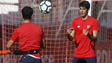 Carlos Fernández en un entrenamiento con el Sevilla.