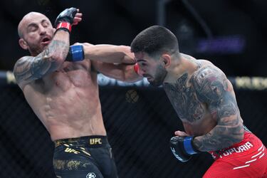 Ilia Topuria atropella a Volkanovski para hacer historia del deporte en España