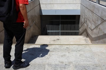 Una vista muestra una estacin de metro cerrada tras un corte de energa, en Lisboa, Portugal.