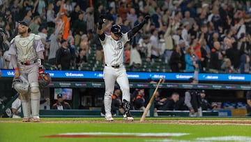 Javier Baez conect¨® un cuadrangular que dej¨® tendidos sobre el terreno a Red Sox el martes por la noche.