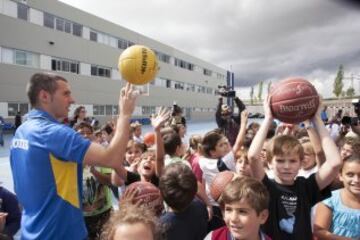 Salgado, hábil también con un balón de voleybol.