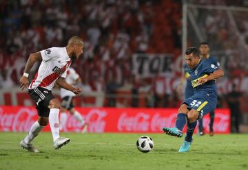 Jonatan Maidana y Carlos Tévez.