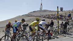 Andy Schleck, Alberto Contador y Lance Armstrong suben el Mont Ventoux en el Tour de Francia 2009.