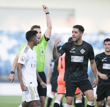 2-0. El árbitro Tárraga Lajara expulsó al brasileño tras enseñarle  la segunda cartulina amaril