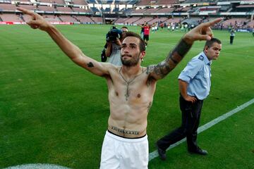 Aleix Vidal celebra la permanencia del Almería, en 2014.