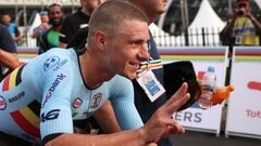 Evenepoel entra en el Olimpo de la contrarreloj con su tercer arcoíris seguido