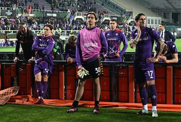 Los jugadores de la Fiorentina,  David de Gea, Nicolo Fagioli, Tommaso Martinelli y Niccolo Zaniolo tras caer eliminados.