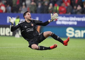 La fiesta del conjunto rojillo tras terminar el partido. En la imagen, Sergio Herrera.