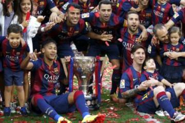Messi con el resto del equipo celebrando el título de Liga 2015.