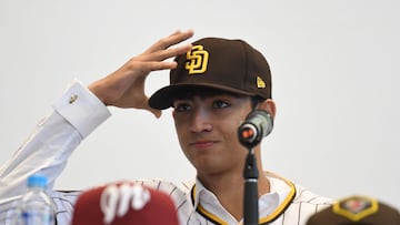 The teenage pitcher, who made his professional debut with the Diablos Rojos del México last year, joins the California team for the 2024 season.