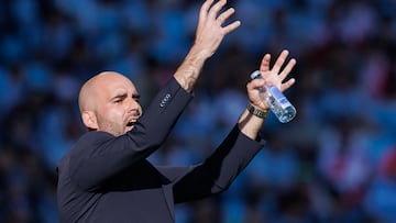 Claudio Giráldez, entrenador del Celta, durante el partido contra el Alavés en Balaídos.