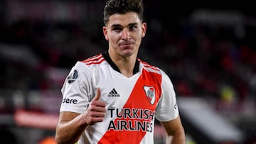 BUENOS AIRES, ARGENTINA - MAY 25: Julian Alvarez of River Plate greets the fans during the Copa CONMEBOL Libertadores 2022 match between River Plate and Alianza Lima at Estadio Monumental Antonio Vespucio Liberti on May 25, 2022 in Buenos Aires, Argentina. (Photo by Marcelo Endelli/Getty Images)