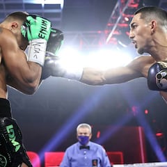 Teófimo López hace pequeño a Lomachenko y es indiscutido