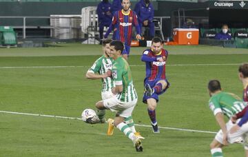 Messi marca el 1-1 al Betis. 