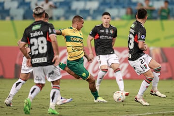 Deyverson viene de quedar eliminado en Copa Sudamericana con Cuiabá frente a Palestino. El delantero anotó en el partido de ida. El buen rendimiento que viene exhibiendo desde el año pasado lo convertirán en jugador de Atlético Mineiro y será compañero de Eduardo Vargas.