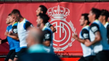 Plantilla del Real Mallorca en una sesión de entrenamiento en la Ciudad Deportiva.