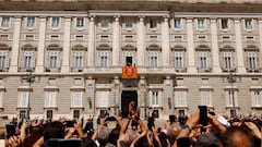 Spanish King Felipe, Queen Letizia and their daughters Princess Leonor and Princess Sofia wave from a balcony after attending the relief of the Royal Guard during commemorations marking the 10th anniversary of the proclamation of Spain's King Felipe VI at the Royal Palace in Madrid, Spain, June 19, 2024. REUTERS/Susana Vera
