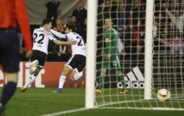 Santi Mina celebra el 1-0.