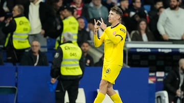 CORNELLÁ-EL PRAT (BARCELONA), 16/01/2026.- El delantero del Girona Vladyslav Vanat celebra tras anotar un tanto durante el partido de LaLiga entre el Espanyol y el Girona, este viernes en el RCDE Stadium. EFE/Enric Fontcuberta