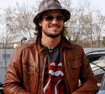 Osvaldo, con la camiseta de los Rolling en la Ciudad Deportiva Dani Jarque.




