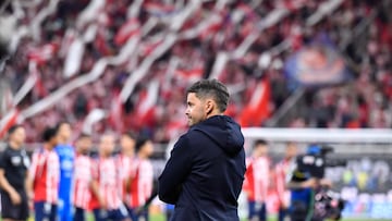 Nicolas Larcamon head coach of Cruz Azul during the quarter-final first match between Guadalajara and Cruz Azul as part of the Liga BBVA MX, Torneo Apertura 2025 at Akron Stadium, on November 27, 2025 in Guadalajara, Jalisco, Mexico.