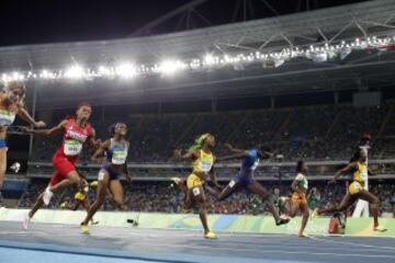 Netherlands' Dafne Schippers, Trinidad and Tobago's Michelle-Lee Ahye, USA's English Gardner, Jamaica's Shelly-Ann Fraser-Pryce, USA's Tori Bowie, Jamaica's Elaine Thompson and Ivory Coast's Marie-Josee Ta Lou compete in the Women's 100m Final during the 