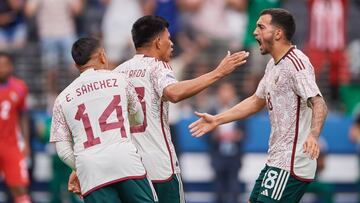 Jesús Gallardo festeja con sus compañeros su gol en contra de Panamá por el tercer lugar de la Nations League.