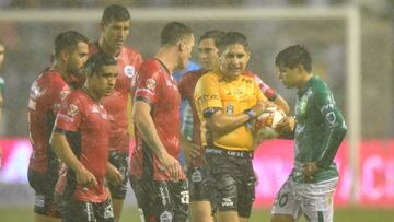 El juego en la ciudad guanajuatense se vio suspendido al minuto 72' por la fuerte lluvia que ocasionó encharcamientos en la cancha, el segundo de la jornada por mismas condiciones.