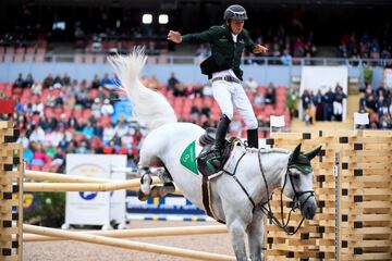 El jinete irlandés Bertram Allen durante la competición de salto de los Campeonatos de Europa de equitación.