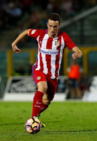 Tras dos años deslumbrantes, el Atlético de Madrid no tuvo dudas en pagar tres millones de euros por su fichaje. No obstante, decidieron cederlo, ya que en el club rojiblanco no contaba con minutos. 