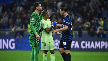 Inter Milan's Brazilian defender #30 Carlos Augusto (R) comforts Barcelona's Brazilian forward #11 Raphinha after Inter Milan won the UEFA Champions League semi-final second leg football match between Inter Milan and FC Barcelona at the San Siro stadium in Milan on May 6, 2025. (Photo by PIERO CRUCIATTI / AFP)