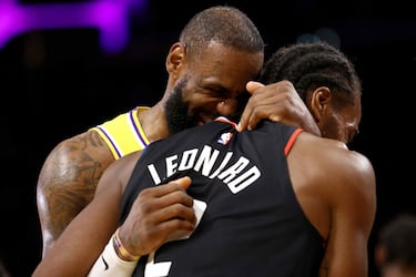 El Rey emerge en la locura