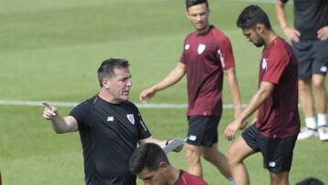 Berizzo da instrucciones en Lezama