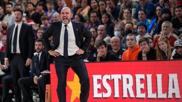 El entrenador del Real Madrid Chus Mateo durante el partido de la Euroliga ante el Barça.