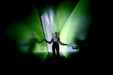 El esquiador noruego Marius Lindvik se dirige al entrenamiento de la 68 edición del FIS Nordic World Cup Four Hills Tournament en Innsbruck, Austria.