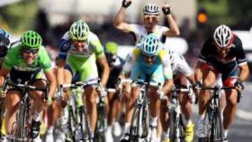 <b>SPRINT. </b>Mark Cavendish, dos veces indultado, ganó en París.