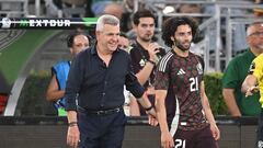 César Huerta o Julián Quiñones ¿Quién tiene mejores números con Selección?