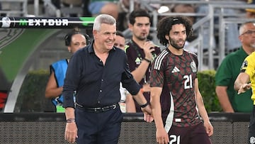 César Huerta o Julián Quiñones ¿Quién tiene mejores números con Selección?