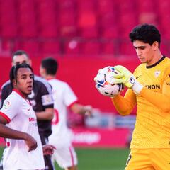 Aprobados y suspensos del Sevilla: Bono, señalado en su regreso