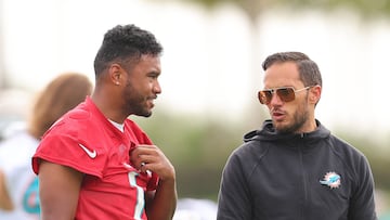 En el marco del inicio del training camp, Tua Tagovailoa agradeció el apoyo recibido por parte del WR Tyreek Hill y el head coach Mike McDaniel.