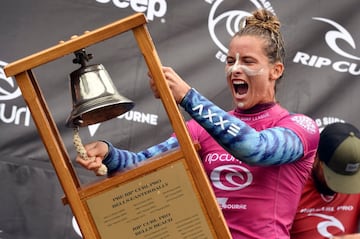 El Rip Curl Pro Bells Beach de surf se organiza en el estado australiano de Victoria. Su pesado trofeo incluye, en su parte superior, una campana (bell en inglés) que los campeones hacen sonar en el podio.