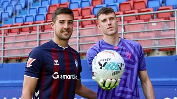 Presentación del delantero Javi Martón y el portero Luis López como nuevos jugadores de SD ÉIBAR 