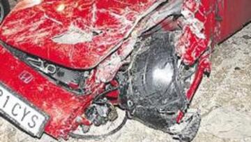 <b>SINIESTRO TOTAL. </b>El Honda 2000 en el que viajaba Lamela, en un taller de Motilla del Palancar.