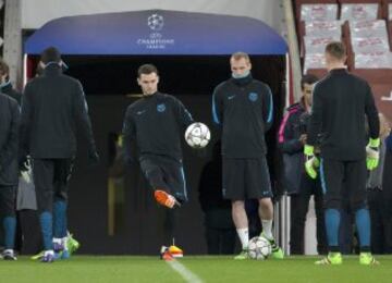 Último entrenamiento del Barcelona antes del partido de Champions League de octavos de final frente al Arsenal 