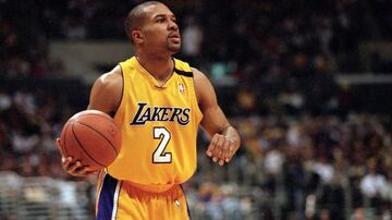 En los primeros diez a?os del siglo XXI, los Lakers consiguieron cinco campeonatos y Fisher estuvo presente en ellos.