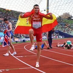 Cinco españoles en Boston mirando a Estambul