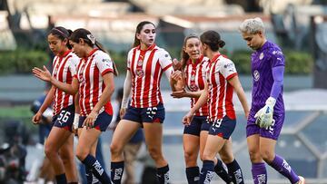Iturbide y Martínez renuevan con Chivas Femenil