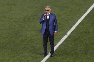 Ceremonia de apertura de la Euro 2020 en el estadio Olímpico de Roma. El cantante Andrea Bocelli.