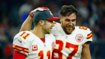 La conexión entre Travis Kelce y su quarterback, Alex Smith, será esencial para la victoria de los Chiefs en Boston.