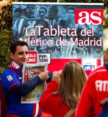 La gran familia rojiblanca disfrutó antes del partido de diversos actos dedicados a ellos en los alrededores del Calderón. Diario As quiso estar presente en la fiesta atlética.